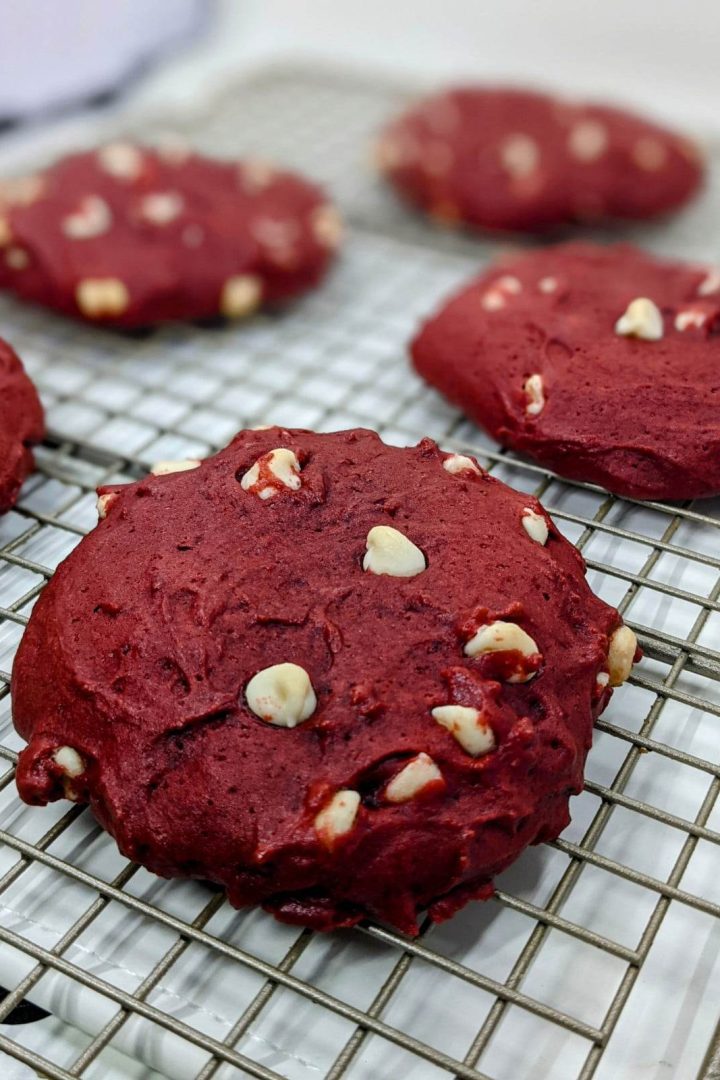 The Best Chocolate Cookies and Cream Cookie Crumbl Copycat Lose